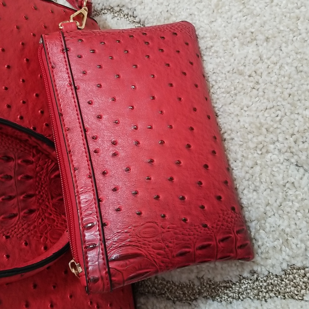 ⛔️SOLD⛔️NWOT Red tote bag in faux ostrich with matching clutch & dust bag - Picture 14 of 16